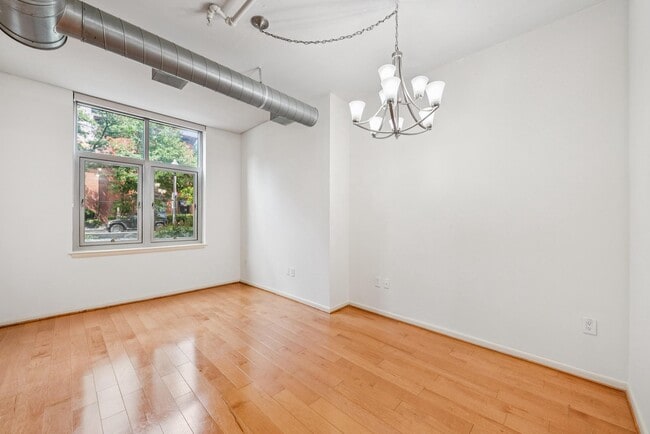 Building Photo - 811 4th St NW