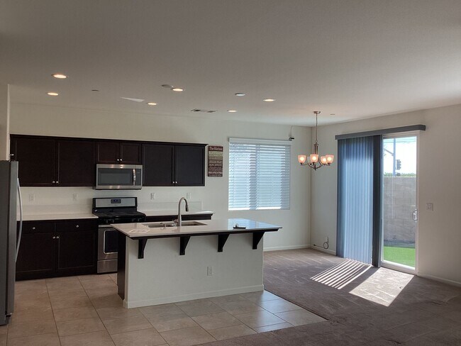 Foto del edificio - Solar Powered!