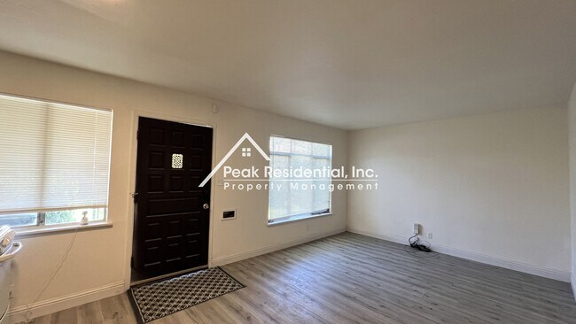 Foto del edificio - Charming 2bd/1ba dupplex near UCD Med Center