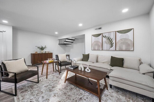 Building Photo - 6413 Chimney Creek Cir