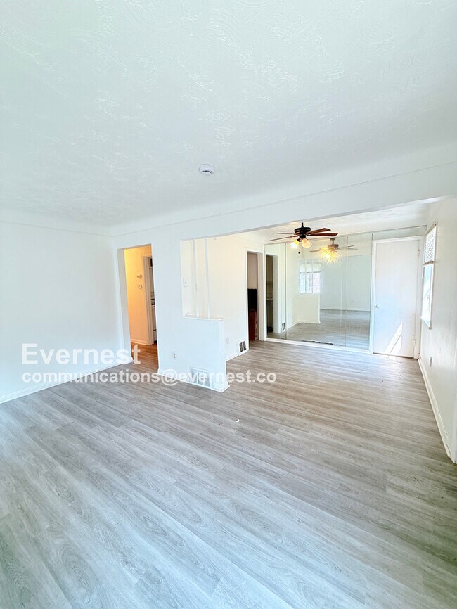 Foto del edificio - 20527 Rosemont Ave