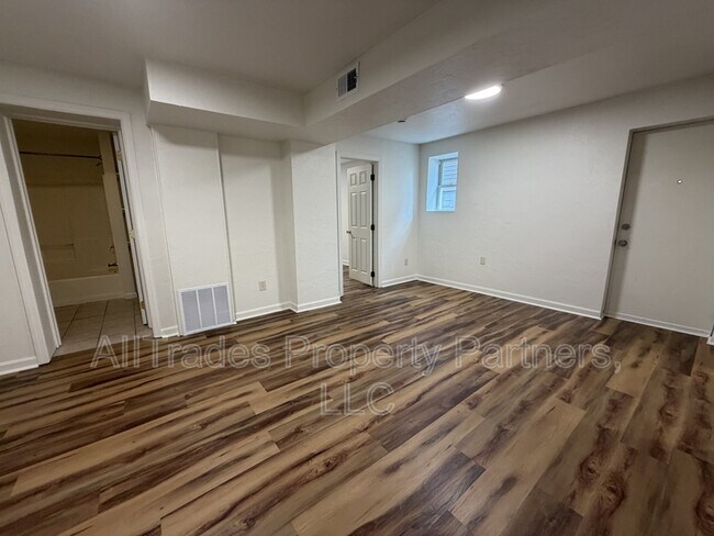 Building Photo - 527 Duquesne Ave