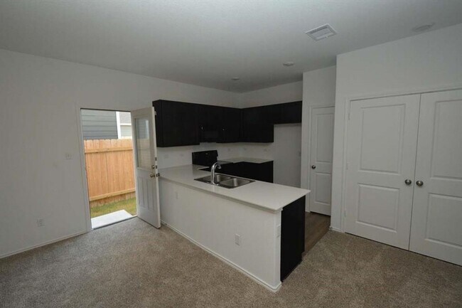 Foto del edificio - Excellent single 3 bedroom 2 bath in Bastrop