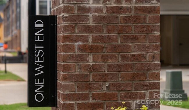 Foto del edificio - 2324 Mott Ave