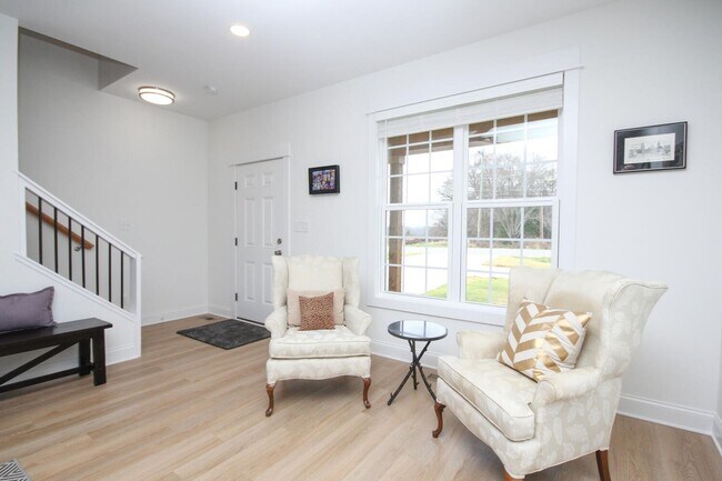 Foto del edificio - Luxury Three Bedroom Townhouse in Lincolnton