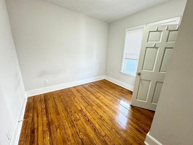 Building Photo - 153 E Cottage St