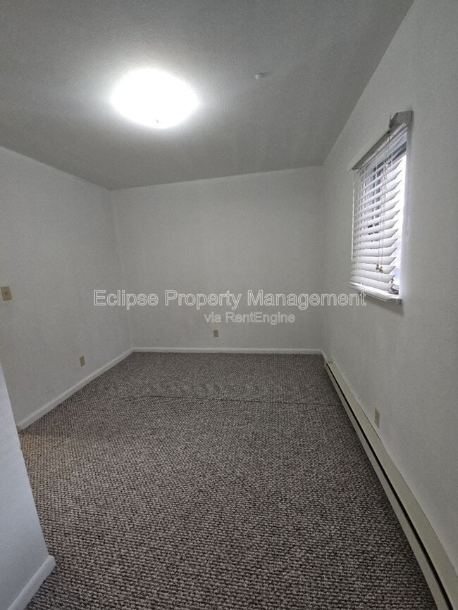 Building Photo - 715 3rd St