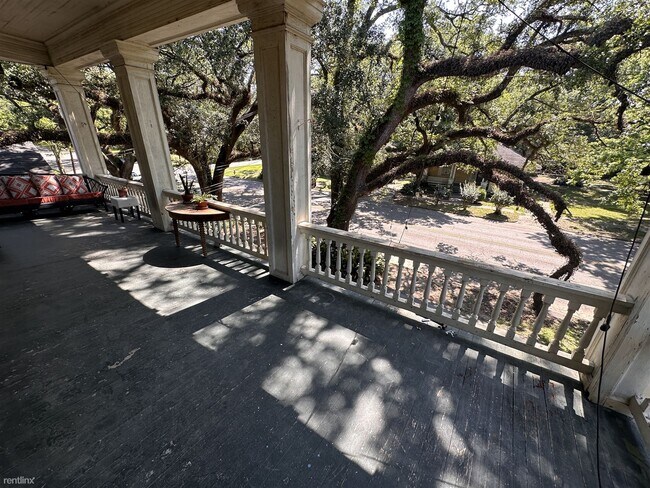 Foto del edificio - 1 br, 1 bath 4plex - 358 Michigan Avenue 3