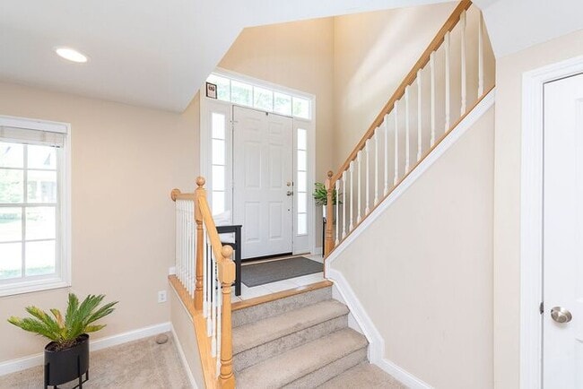 Building Photo - Beautiful 3 Bed Townhome In the Heart Of V...