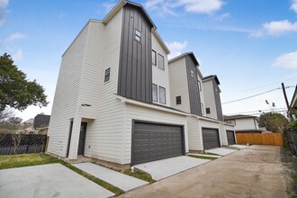 Building Photo - 2419 Rosewood St