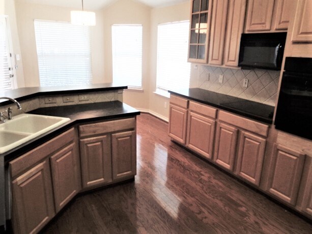 Foto del edificio - 989 Dogwood Ln