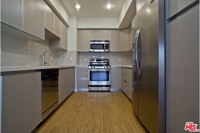 Primary Photo - 1411 Barry Ave