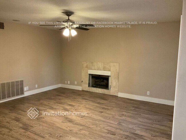 Foto del edificio - 2335 Lone Pine Dr