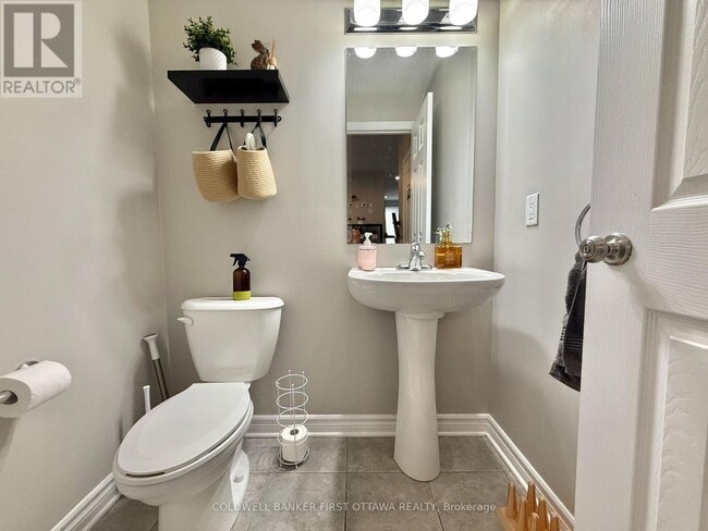 Building Photo - 300 Tourmaline Cres