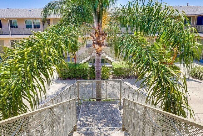 Escaleras - Mid-Century Property Amid South LA’s Vital Commercial Corridor