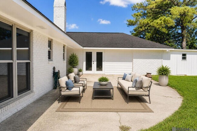 Foto del edificio - 13523 Willowridge Ave