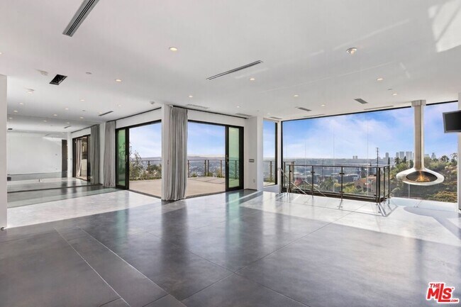 Foto del edificio - 8460 Harold Way