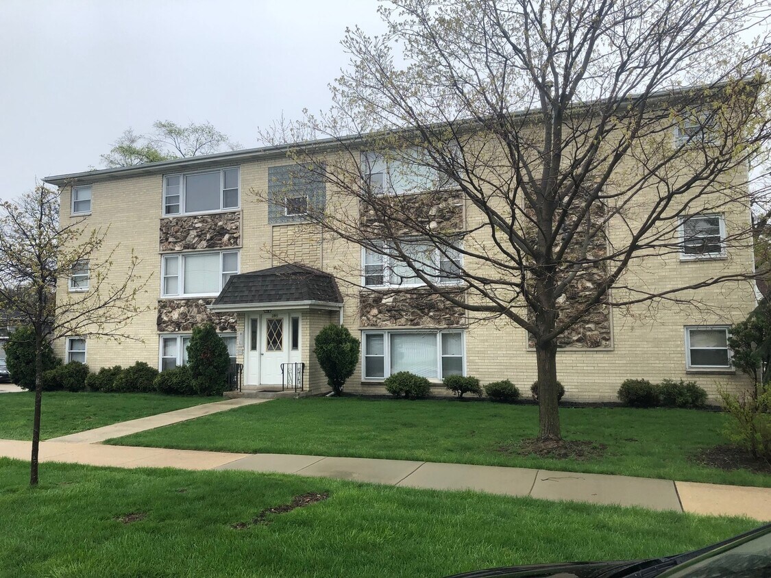 Primary Photo - 395 Elk Blvd