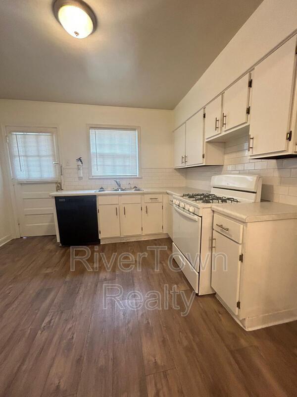 Photo - 3570 Poplar Ave House