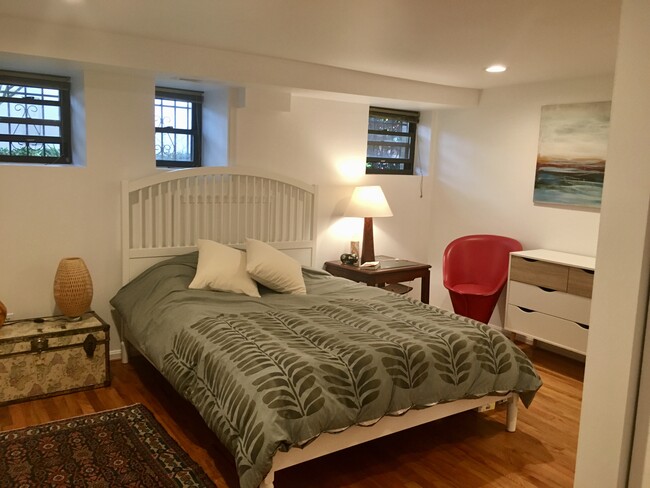 Foto del edificio - 1651 Lamont St NW