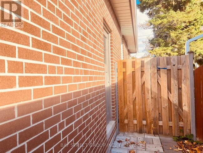 Photo du bâtiment - 44 Wakefield Crescent