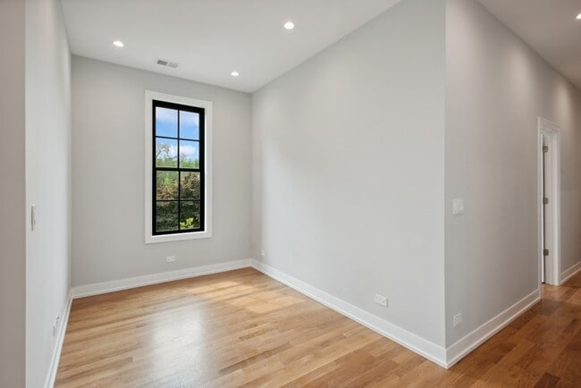 Foto del edificio - 1239 N Noble St