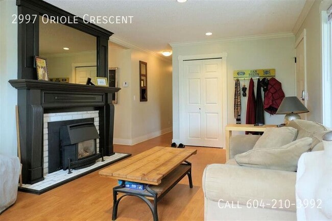 Building Photo - Cozy Rancher Home with Fenced Backyard