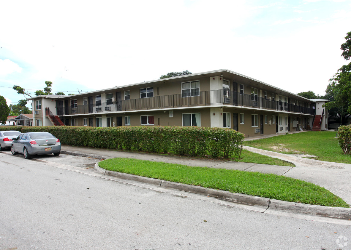 Primary Photo - 3333 NW 5th Ave