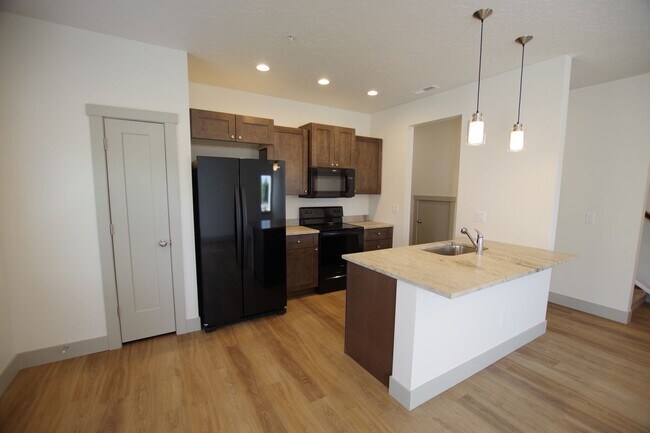 Foto del edificio - Sunbeam Townhomes | Modern Townhome Living in the Heart of Kuna