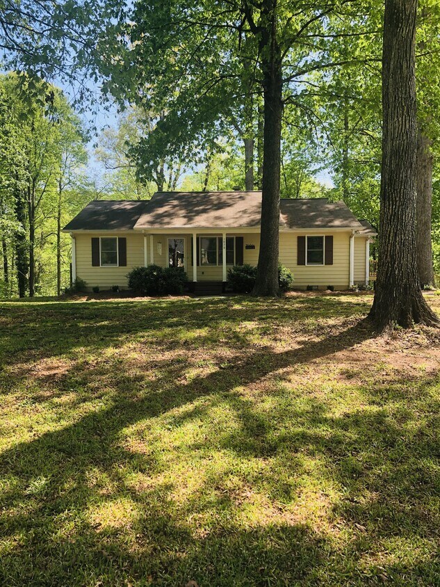 Primary Photo - 1070 Acorn Ct
