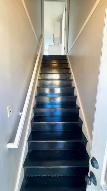 Building Photo - 80 E 1st St