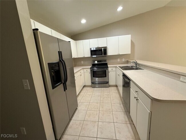 Foto del edificio - 2415 Herb Ave S