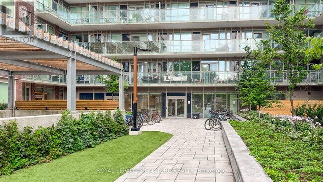Photo du bâtiment - 150 Logan Ave