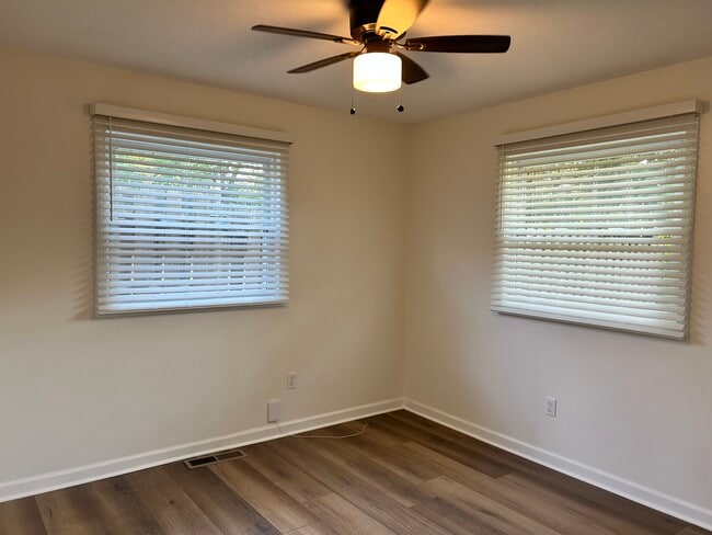 Building Photo - 875 Tanglewood Dr