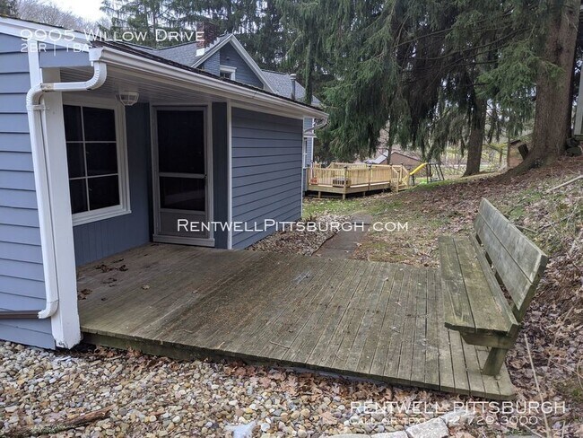 Building Photo - 9905 Willow Dr
