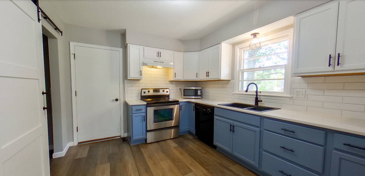 Primary Photo - 3D Tour Available + Fully Remodeled West S...