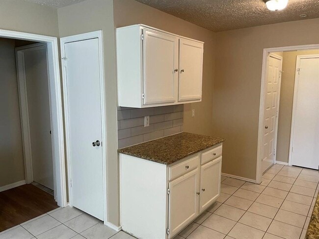 Building Photo - 1005 Canyon Springs Dr