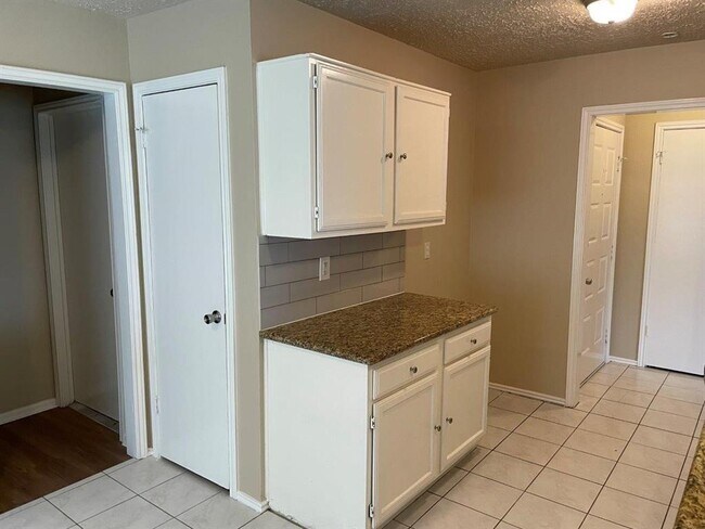 Foto del edificio - 1005 Canyon Springs Dr