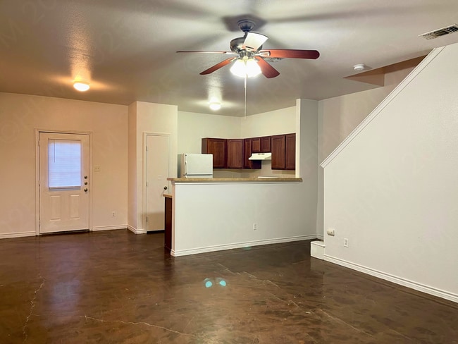 Building Photo - Move-In Special! 3-Bed, 2.5-Bath Townhouse...