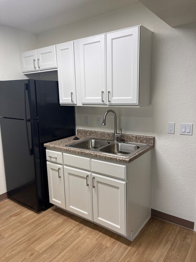 Building Photo - Casa de Sierra Senior Apartments