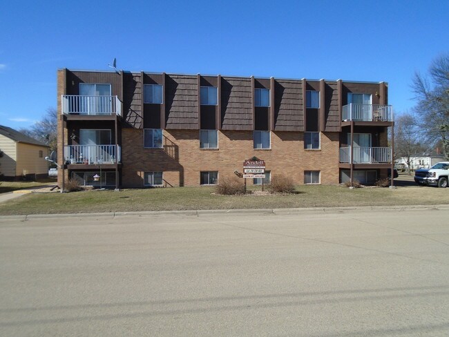 Andell Apartments - 305 12th St N