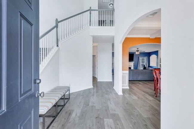 Building Photo - AVAILABLE NOVEMBER (PET FRIENDLY)