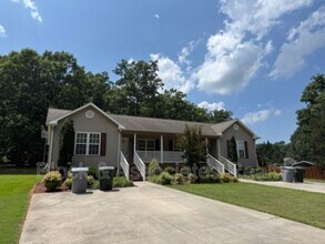 Building Photo - 1716 Sunny Ln
