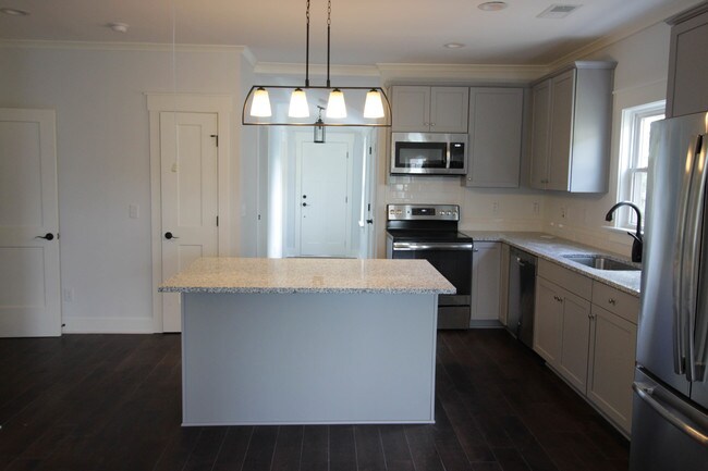 Building Photo - Renovated Duplex! : Price Reduced!