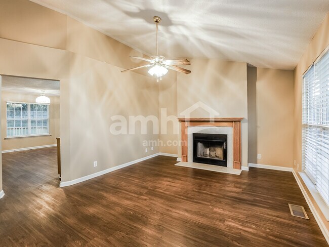 Foto del edificio - 4021 New Grange Cir