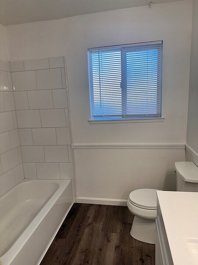 Foto del edificio - 8124 Plumeria Ave