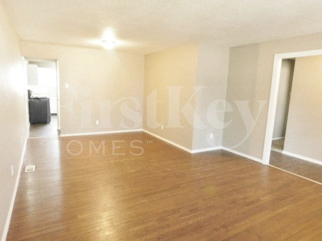 Building Photo - 2030 E Humes Ln