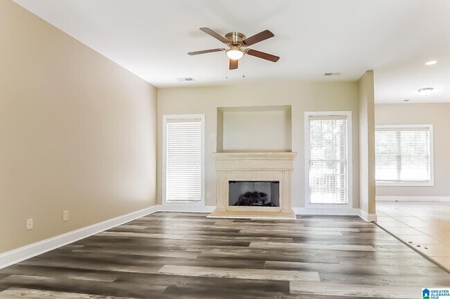 Foto del edificio - 6374 Cove Ln