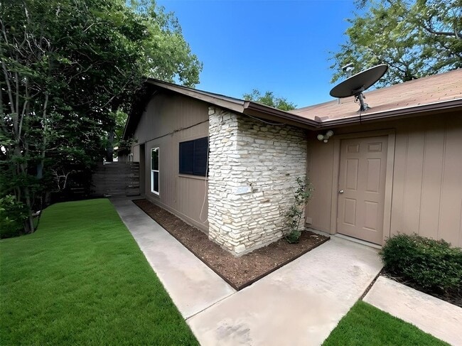 Building Photo - 7600 St Amant Pl