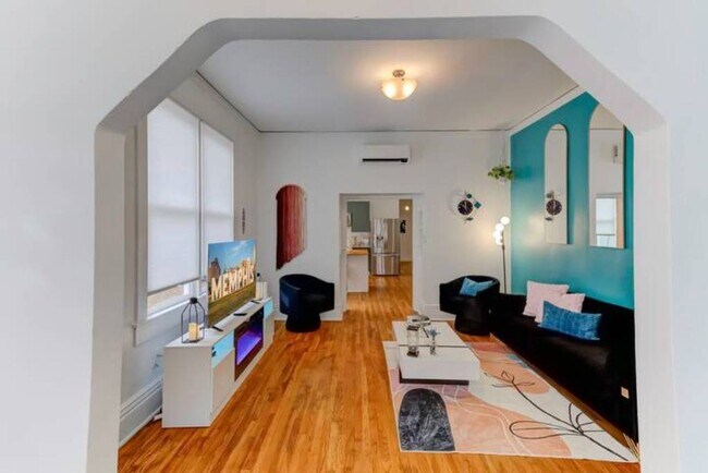 Foto del edificio - 2030 Young Ave